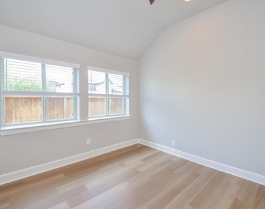 18426 Bluebird Branch Lane - Photo Thumbnail 10