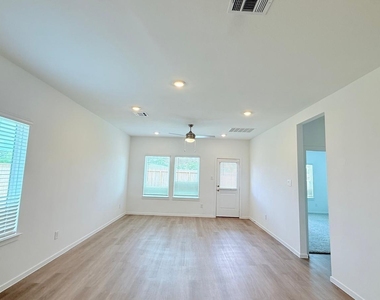 7702 Smooth Valley Court - Photo Thumbnail 2