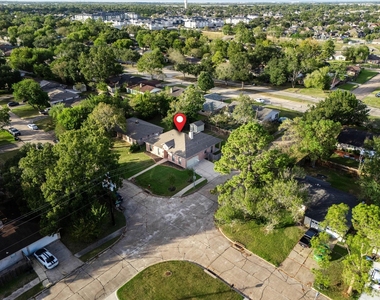 16739 Barcelona Drive - Photo Thumbnail 29