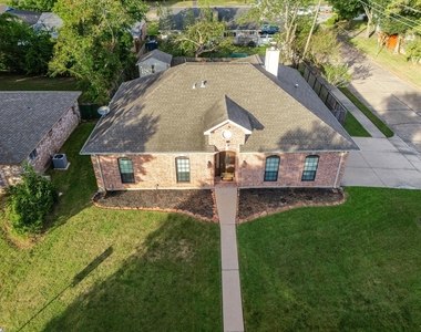 16739 Barcelona Drive - Photo Thumbnail 27