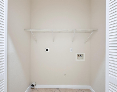 16739 Barcelona Drive - Photo Thumbnail 23