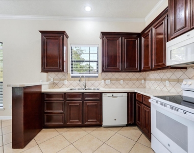 16739 Barcelona Drive - Photo Thumbnail 11
