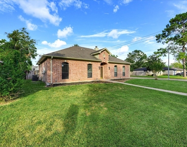 16739 Barcelona Drive - Photo Thumbnail 3