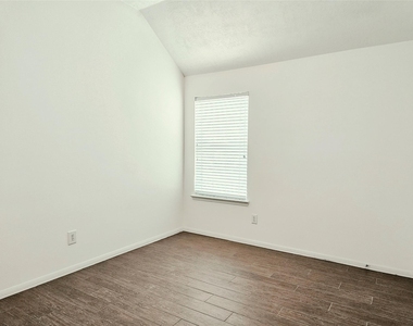 20610 Raingreen Drive - Photo Thumbnail 15