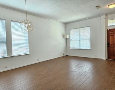 20610 Raingreen Drive - Photo Thumbnail 4