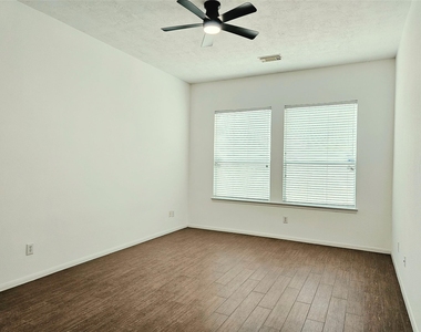 20610 Raingreen Drive - Photo Thumbnail 9