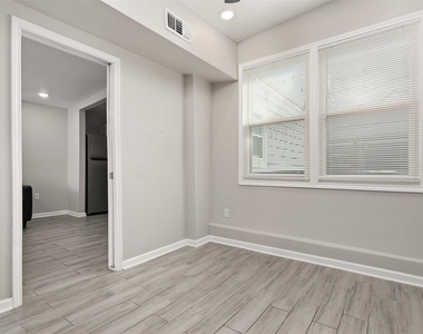 1028 Avenue K - Photo Thumbnail 11