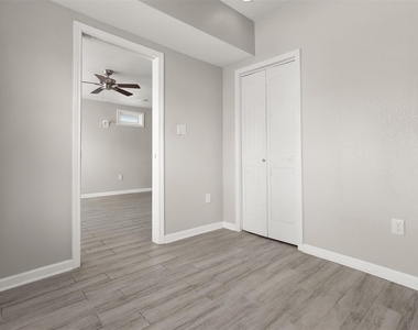 1028 Avenue K - Photo Thumbnail 9