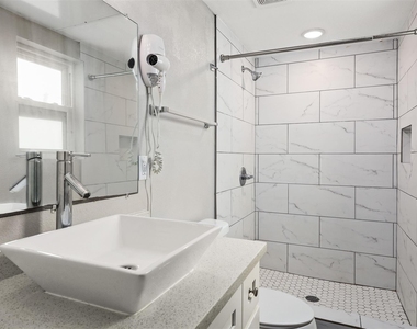 1028 Avenue K - Photo Thumbnail 10