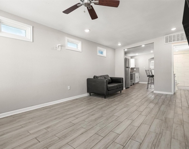1028 Avenue K - Photo Thumbnail 6