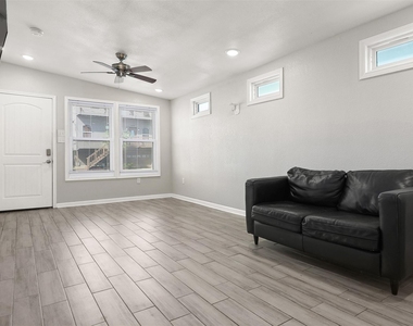 1028 Avenue K - Photo Thumbnail 5