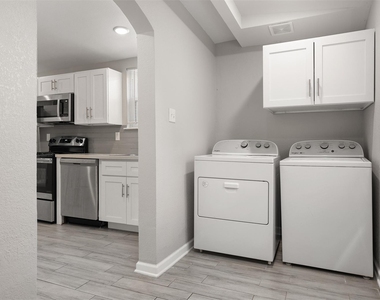 1028 Avenue K - Photo Thumbnail 3