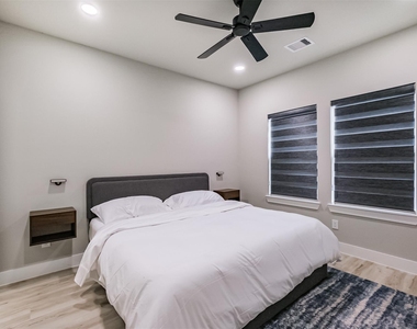 8328 Mariah Street - Photo Thumbnail 6