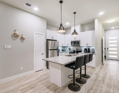 8328 Mariah Street - Photo Thumbnail 4