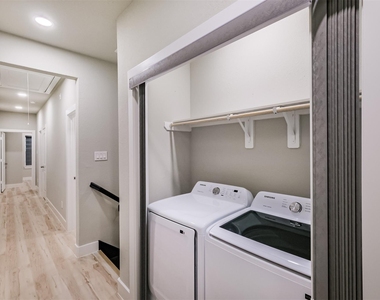 8328 Mariah Street - Photo Thumbnail 11