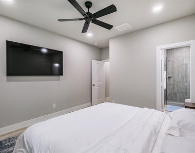 8328 Mariah Street - Photo Thumbnail 7