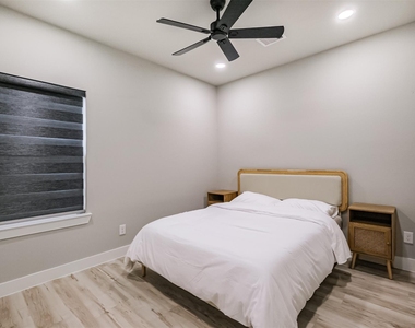 8328 Mariah Street - Photo Thumbnail 12