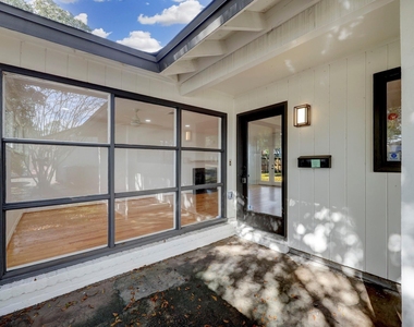 5530 Lincrest Lane - Photo Thumbnail 1