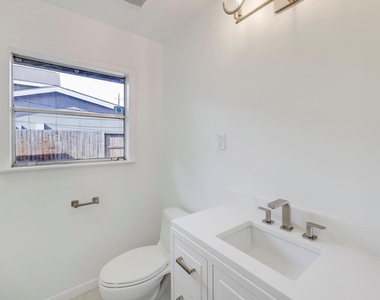 5530 Lincrest Lane - Photo Thumbnail 13