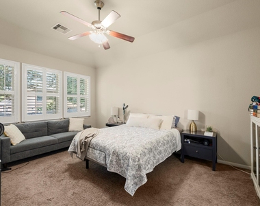 1046 Cedar Lake Court - Photo Thumbnail 17