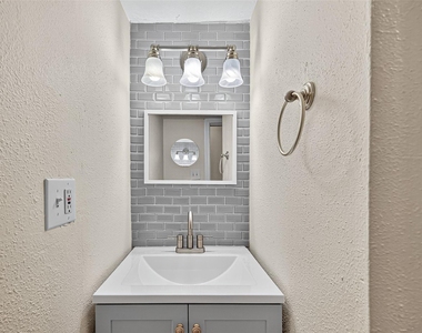 5122 Larkin Street - Photo Thumbnail 17