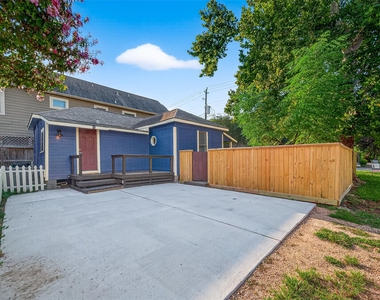 5122 Larkin Street - Photo Thumbnail 2