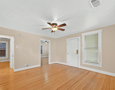 5122 Larkin Street - Photo Thumbnail 3