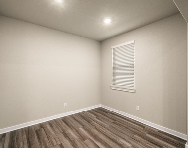 8209 Rising Stream Drive - Photo Thumbnail 5