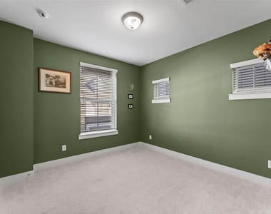 817 Kamano Avenue - Photo Thumbnail 20