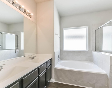 3611 Giorgio Pastel Place - Photo Thumbnail 20