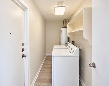 2114 S Yorktown Court S - Photo Thumbnail 7