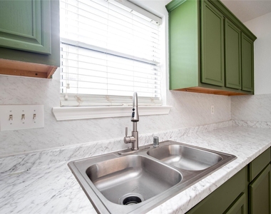 22810 W Waterlake Drive - Photo Thumbnail 10
