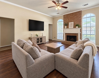 2018 Garden Terrace Drive - Photo Thumbnail 2