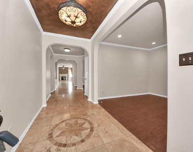 1805 Jasmine Hollow Lane - Photo Thumbnail 3