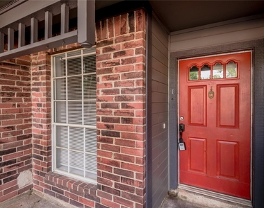 1228 Avenue O - Photo Thumbnail 3