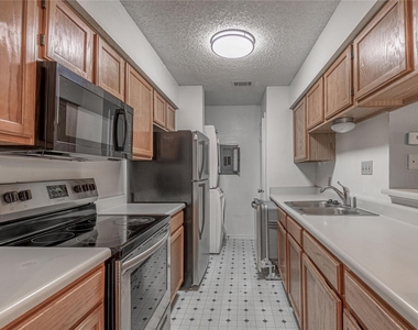1228 Avenue O - Photo Thumbnail 10