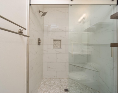 910 W Heights Hollow Lane - Photo Thumbnail 11