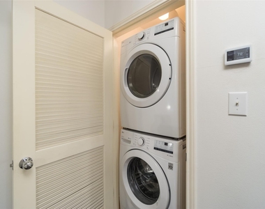 910 W Heights Hollow Lane - Photo Thumbnail 12
