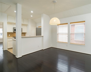 910 W Heights Hollow Lane - Photo Thumbnail 2