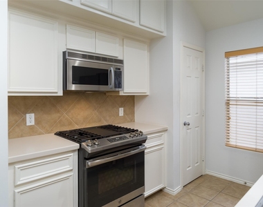 910 W Heights Hollow Lane - Photo Thumbnail 6