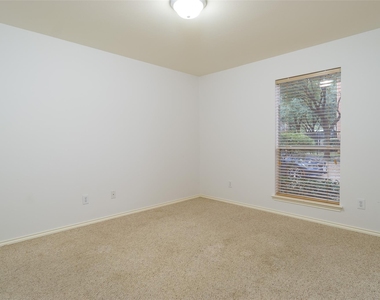 910 W Heights Hollow Lane - Photo Thumbnail 14