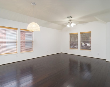 910 W Heights Hollow Lane - Photo Thumbnail 7