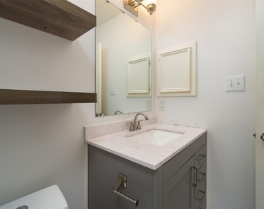910 W Heights Hollow Lane - Photo Thumbnail 10