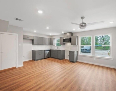 8217 Crestview Drive - Photo Thumbnail 9