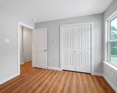 8217 Crestview Drive - Photo Thumbnail 2