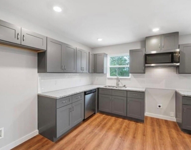 8217 Crestview Drive - Photo Thumbnail 5