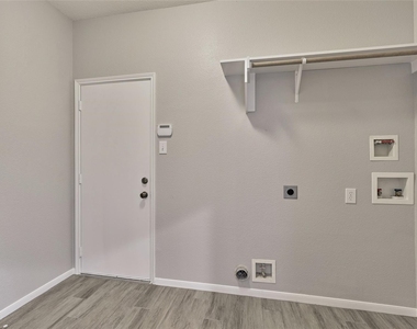 25 Scarlet Woods Court - Photo Thumbnail 18