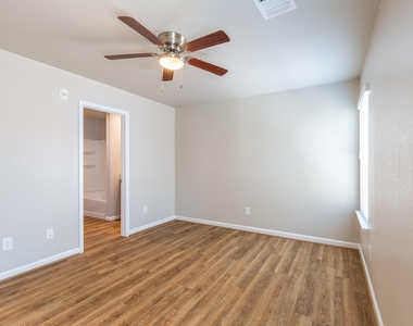 233 Park Place Circle - Photo Thumbnail 14