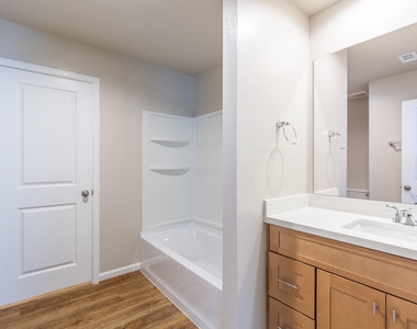 233 Park Place Circle - Photo Thumbnail 16