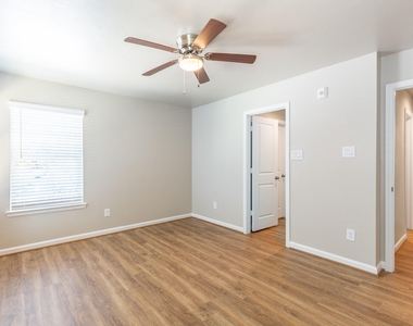 233 Park Place Circle - Photo Thumbnail 9